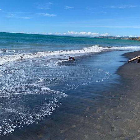 Urenui Beach Bach Exteriör bild